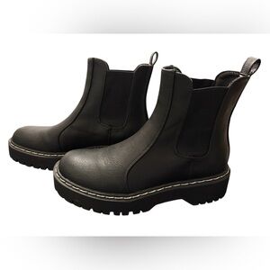 Sincerely Jules Hippie Black Lug Sole Chelsea Boots Size 6M Never Worn